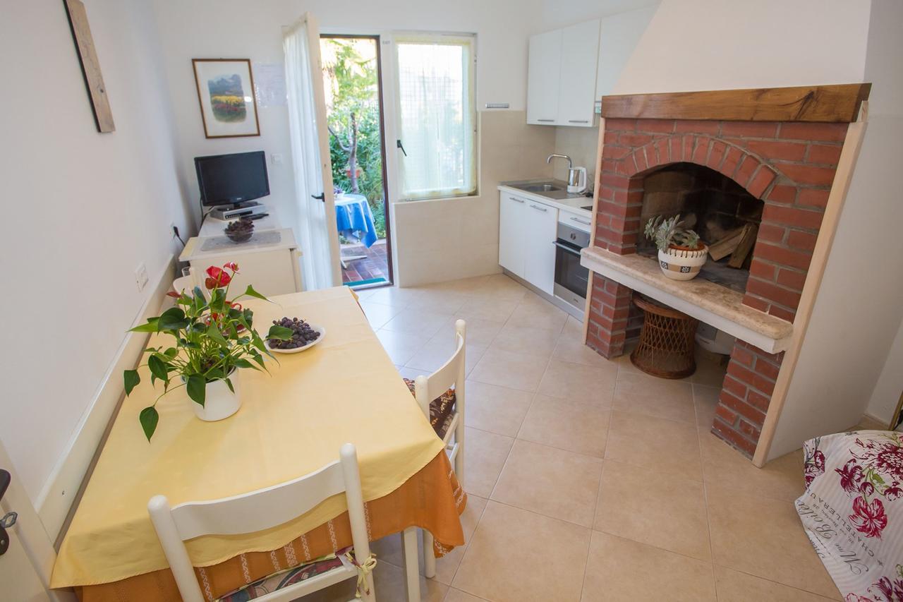 App. Fiorela Hotel Porec Exterior photo