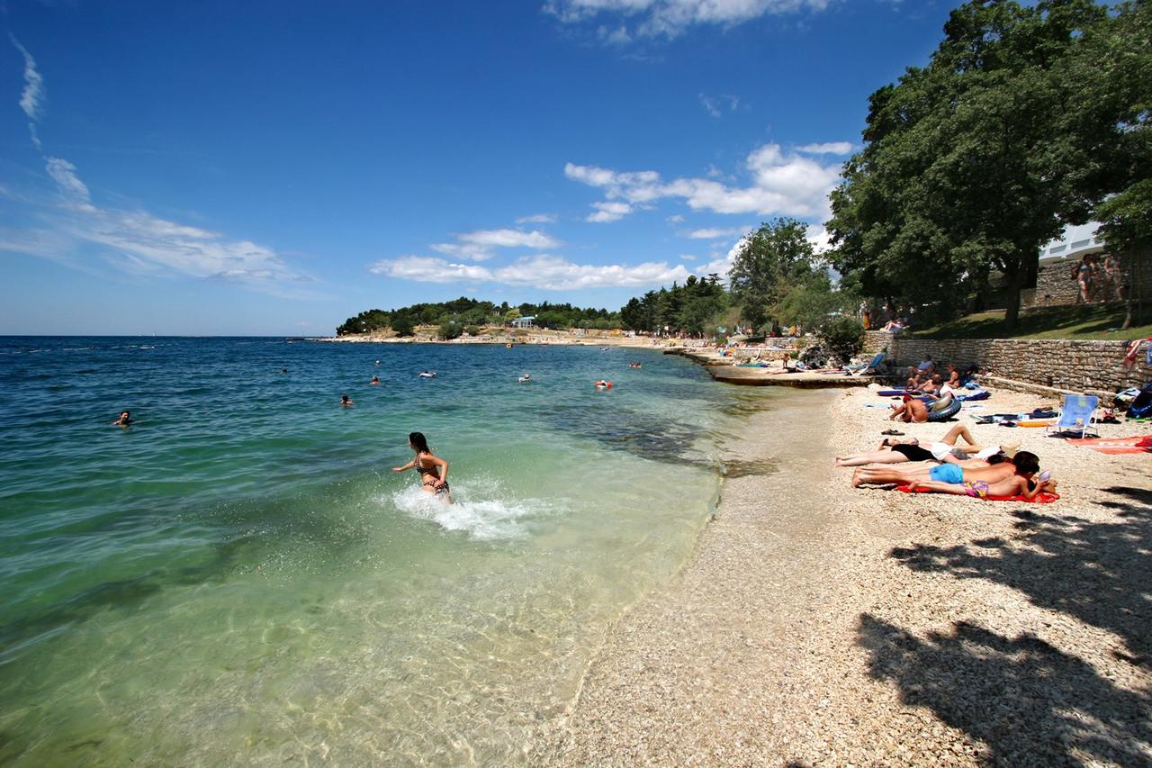 App. Fiorela Hotel Porec Exterior photo